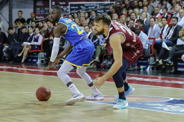 此球不仅显 此球不仅显