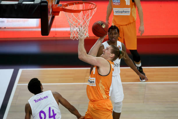 他在禁区内 他在禁区内